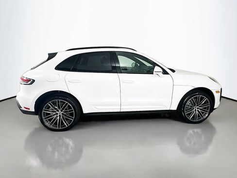Certified 2025 Porsche Macan image 8