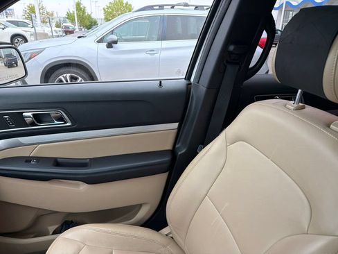 Used 2016 Ford Explorer XLT w/ Equipment Group 202A AWD/4WD image 17