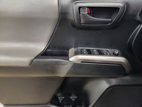 Used 2017 Toyota Tacoma SR5 image 40