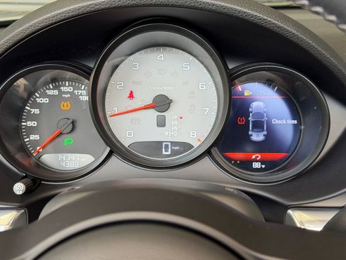 Certified 2023 Porsche 718 Boxster S RWD image 19