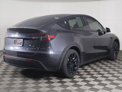 Used 2024 Tesla Model Y Long Range RWD image 12