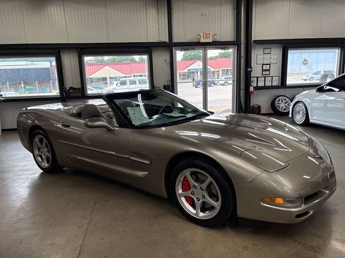 Used 2000 Chevrolet Corvette Convertible w/ Memory Pkg RWD image 15