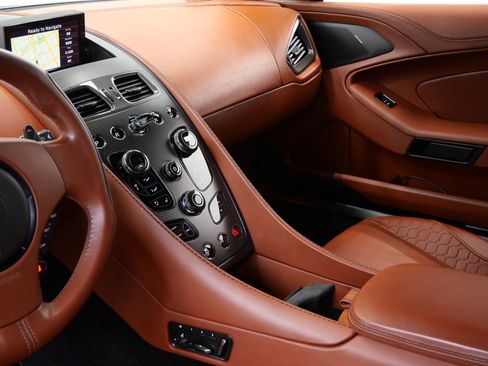 Used 2014 Aston Martin Vanquish Coupe image 24