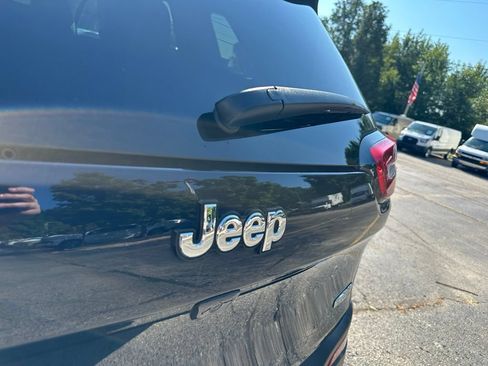 Used 2016 Jeep Cherokee Latitude w/ Cold Weather Group AWD/4WD image 24