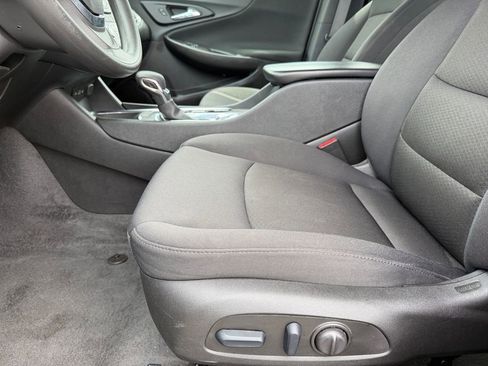 Used 2025 Chevrolet Malibu LT FWD image 11