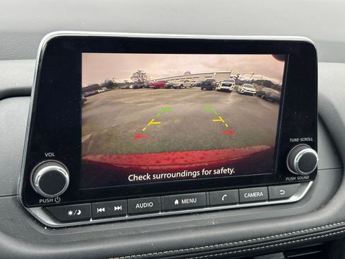 Used 2025 Nissan Rogue S image 6