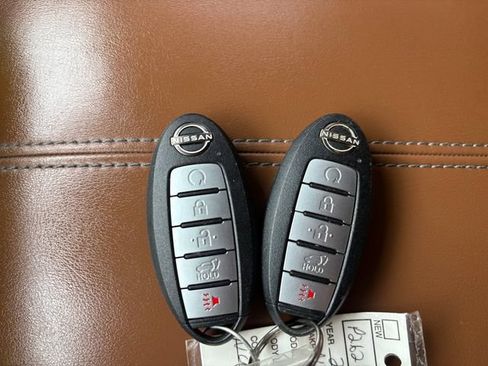 Used 2022 Nissan Pathfinder Platinum AWD/4WD image 22