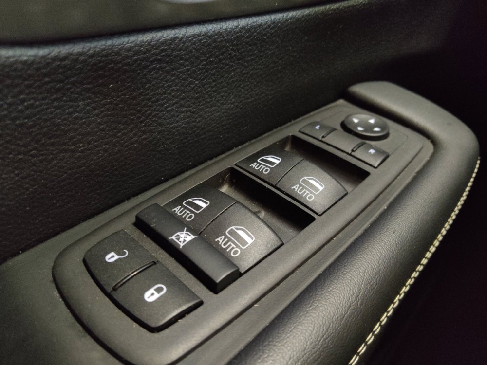 Used 2025 Chrysler Pacifica Select FWD image 27