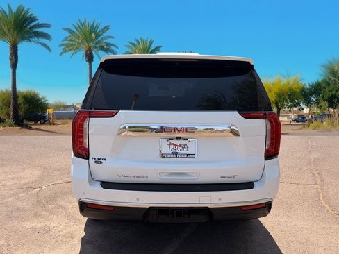 Used 2023 GMC Yukon XL SLT AWD/4WD image 4