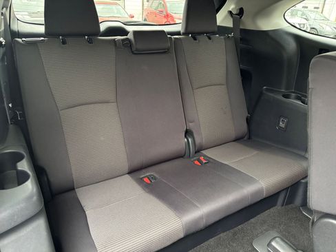 Used 2025 Toyota Highlander LE FWD image 30