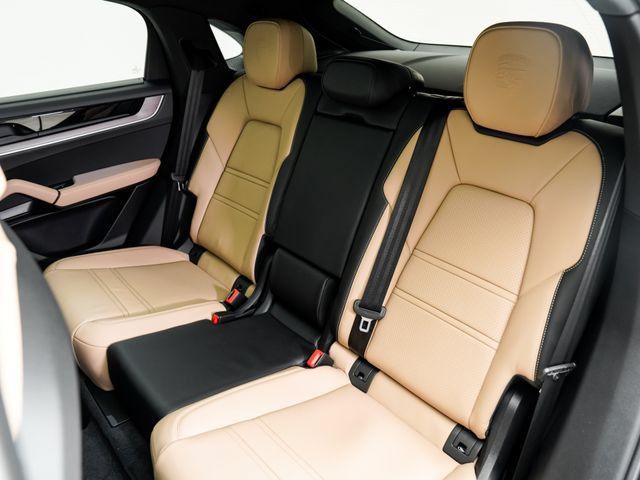 Certified 2026 Porsche Cayenne Coupe AWD/4WD image 23