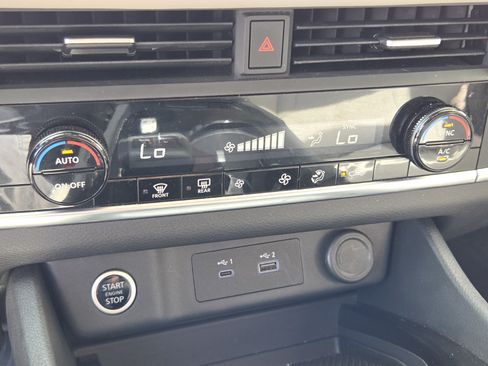 Used 2023 Nissan Rogue SV FWD image 27