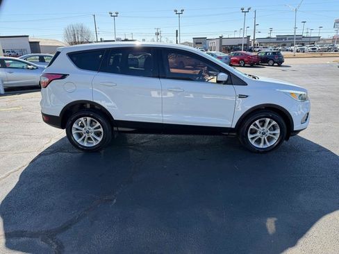 Used 2017 Ford Escape SE FWD image 5