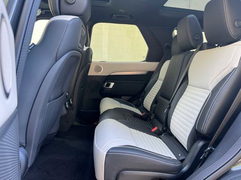 Certified 2024 Land Rover Discovery Dynamic SE image 16