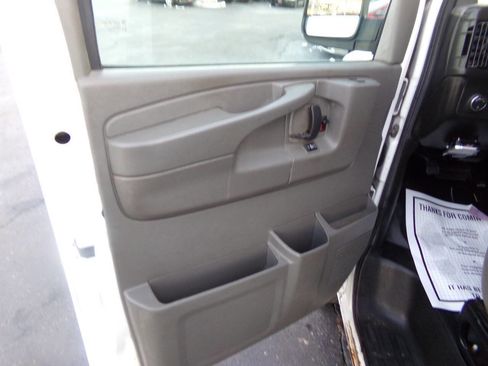 Used 2015 Chevrolet Express 2500 image 22