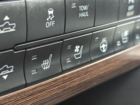 Used 2015 RAM 1500 Laramie w/ Convenience Group image 22