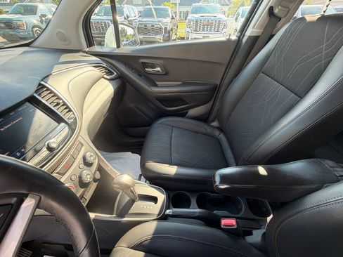 Used 2022 Chevrolet Trax LT w/ Sport Edition AWD/4WD image 23