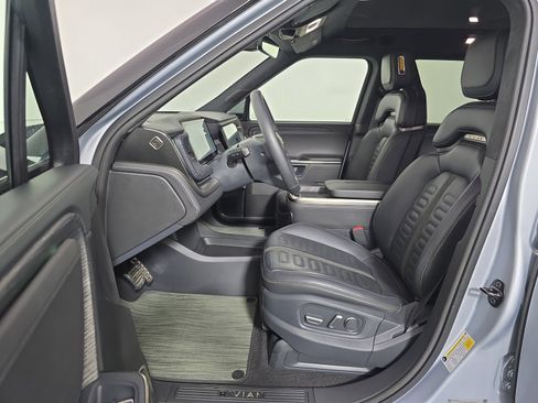 Used 2023 Rivian R1S Adventure AWD/4WD image 20