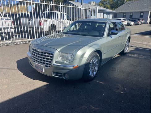 Used 2006 Chrysler 300 C w/ Protection Group II image 3