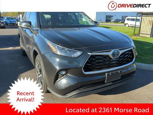 Used 2022 Toyota Highlander XLE image 1