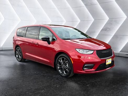 New 2026 Chrysler Pacifica Select image 8