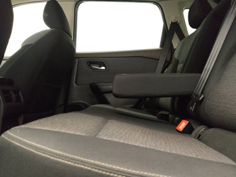 Used 2023 Nissan Rogue SV FWD image 18