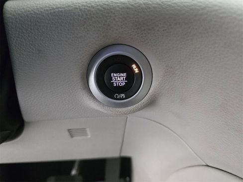 Used 2023 Chrysler Pacifica Limited image 27