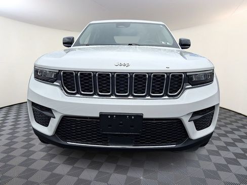 Used 2023 Jeep Grand Cherokee Laredo w/ Luxury Tech Group I AWD/4WD image 5