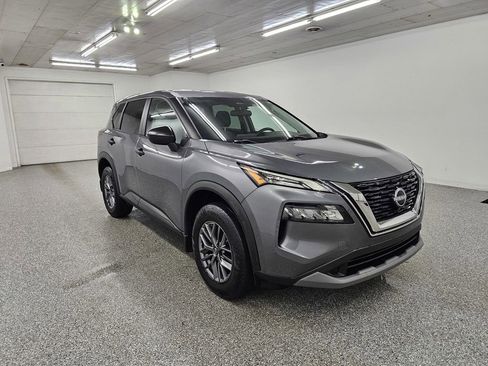 Used 2022 Nissan Rogue S image 3