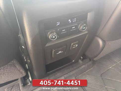 Used 2021 Chevrolet Traverse RS FWD image 30