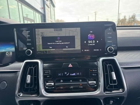 Used 2023 Kia Sorento SX image 18