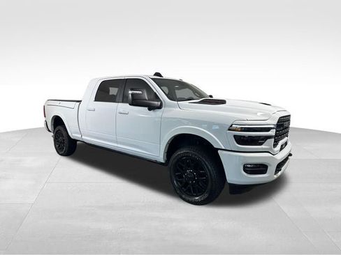 Used 2025 RAM 2500 Limited AWD/4WD image 7