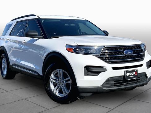 Used 2021 Ford Explorer XLT RWD image 3
