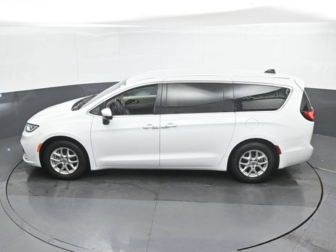 Used 2023 Chrysler Pacifica Touring-L FWD image 36