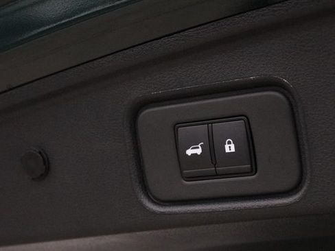 Certified 2025 Nissan Pathfinder SL AWD/4WD image 8