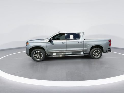 Used 2025 Chevrolet Silverado 1500 High Country w/ Technology Package AWD/4WD image 6