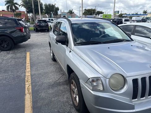 Used 2008 Jeep Compass Sport FWD image 4