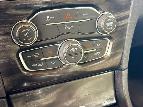 Used 2016 Chrysler 300 Limited AWD/4WD image 18
