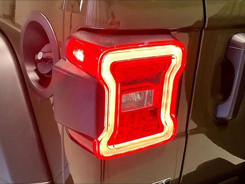 Used 2021 Jeep Wrangler Unlimited Sport image 22