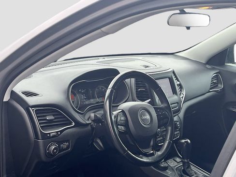 Used 2019 Jeep Cherokee Latitude Plus AWD/4WD image 9