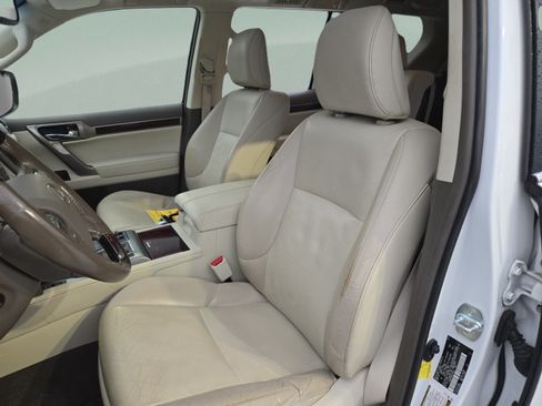 Used 2017 Lexus GX 460 Premium w/ Premium Package AWD/4WD image 12