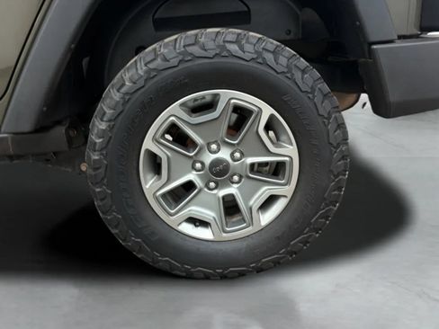 Used 2015 Jeep Wrangler Unlimited Rubicon w/ Connectivity Group AWD/4WD image 26