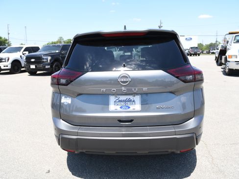 Used 2024 Nissan Rogue SV AWD/4WD image 9