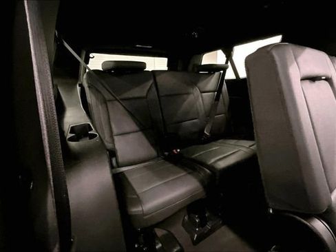 Used 2024 Chevrolet Suburban Z71 image 31