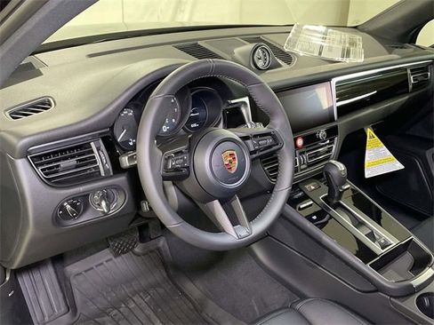 New 2026 Porsche Macan image 4
