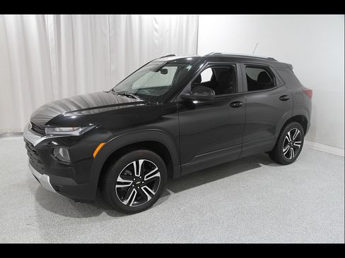 Used 2023 Chevrolet TrailBlazer LT w/ Convenience Package AWD/4WD image 3