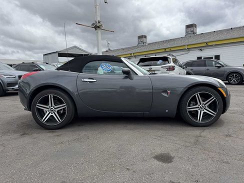 Used 2009 Pontiac Solstice Convertible w/ Premium Package RWD image 6