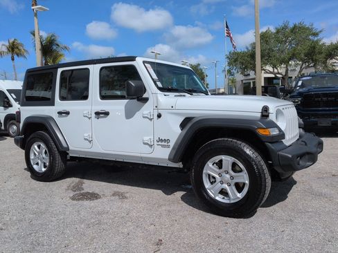 Used 2018 Jeep Wrangler Unlimited Sport S AWD/4WD image 2
