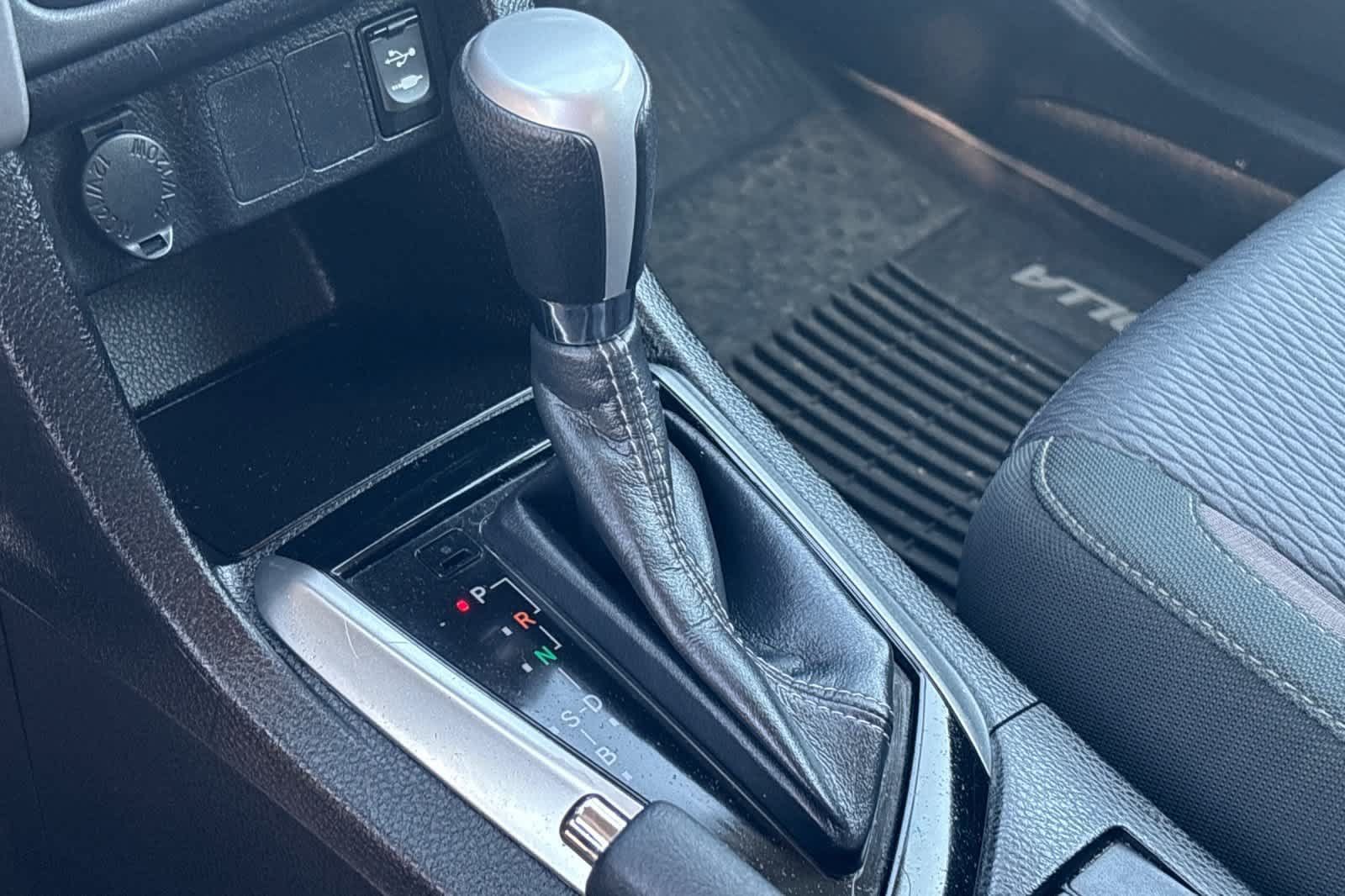 Used 2019 Toyota Corolla LE FWD image 22