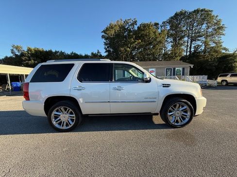 Used 2013 Cadillac Escalade Platinum image 3